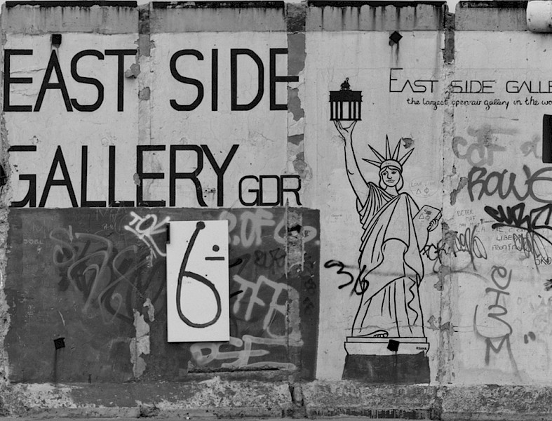 East Side Gallery: Hans Bierbauer (Oskar), Ohne Titel, 1997 © Stiftung Berliner Mauer, Foto: Peter Thieme