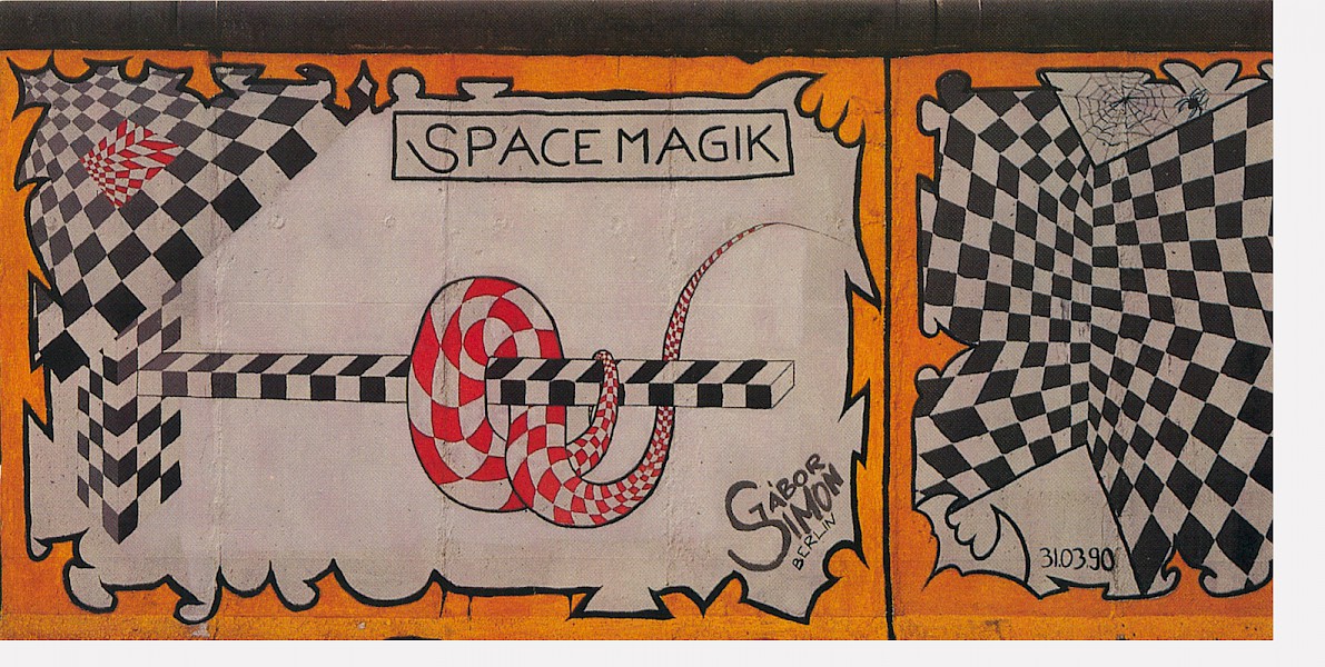 East Side Gallery: Gábor Simon, Space Magik, 1990 © Stiftung Berliner Mauer, Postkarte