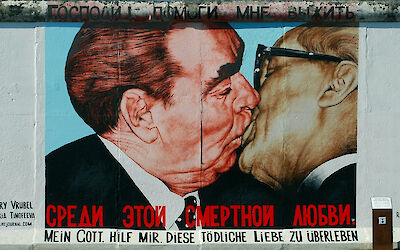 Dmitry Vrubel, Mein Gott, hilf mir, diese tödliche Liebe zu überleben, 2009 © Stiftung Berliner Mauer, Foto: Günther Schaefer