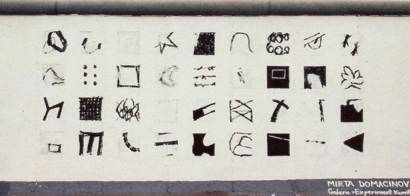 Mirta Domacinovic, Zeichen in der Reihe, 1990 © Stiftung Berliner Mauer, Postkarte