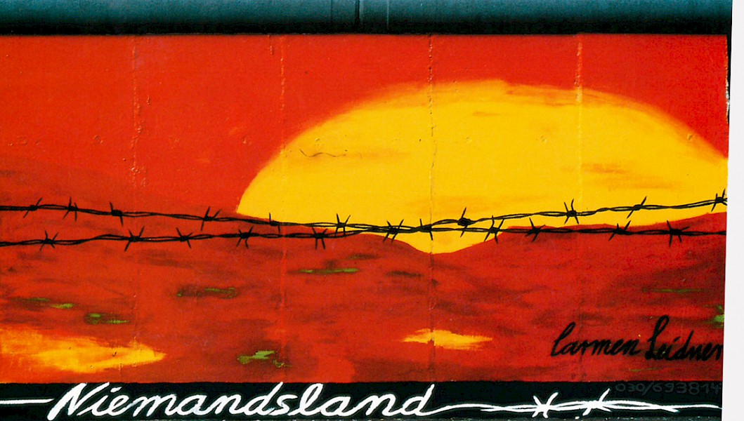 Carmen Leidner-Heidrich, Niemandsland, 1990 © Stiftung Berliner Mauer, Postkarte