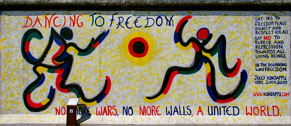 Jolly Kunjappu, Dancing To Freedom, 2009 © Stiftung Berliner Mauer, Foto: Günther Schaefer