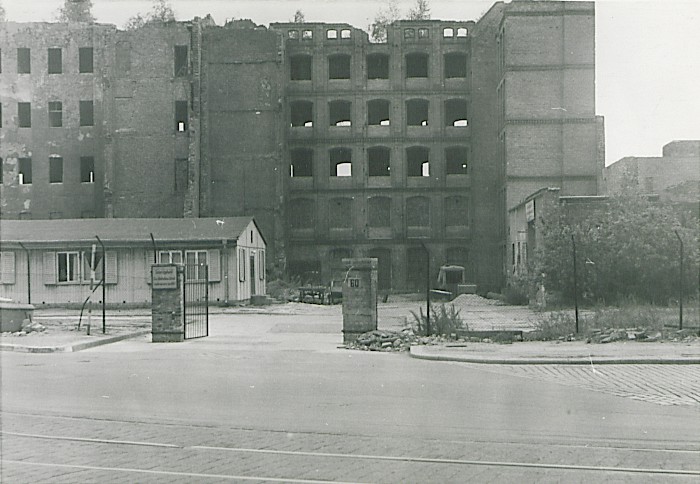 Durch dieses Haus erreichte ein Mann 1965 die Spree und floh nach West-Berlin