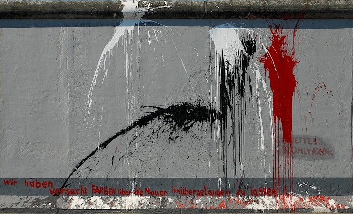 Gruppe „Stellvertretende Durstende“: „Wir haben versucht, Farben über die Mauer hinübergelangen zu lassen“, 2009