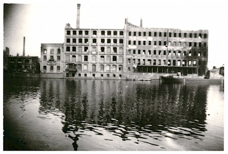 Nach 1945: Blick von der Westseite der Spree auf das ehemalige Eduard-Müller-Haus des Kolpingwerks