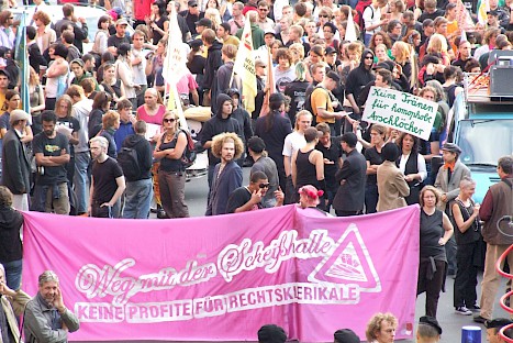 Demonstration gegen die Eröffnung der Eventarena der Anschutz Entertainment Group, 2008