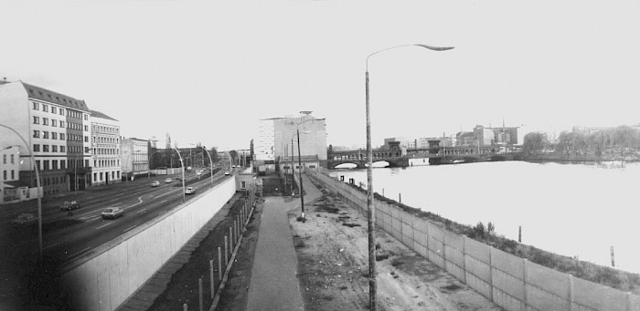 Der Speicher im Grenzstreifen an der Mühlenstraße, Foto der DDR-Grenztruppen, 1988