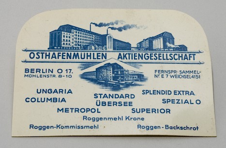 In der Sammlung der Dahlem findet sich ein Teigschaber, der als Werbeprodukt der Osthafenmühle AG den Berliner Bäckereien geschenkt wurde
