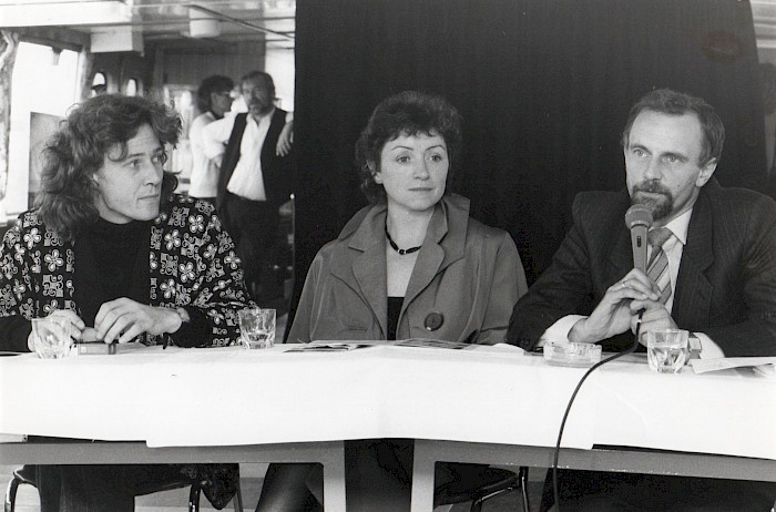 Christine MacLean bei einer Pressekonferenz zur East Side Gallery mit Peter Nagelschmidt und Rainer Uhlmann von der Werbe- und Veranstaltungsagentur (Wuva), 1990